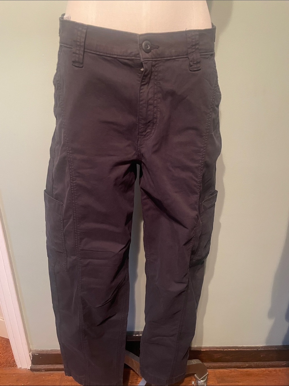 AE Black Cargo Pants - Classic Utility Style